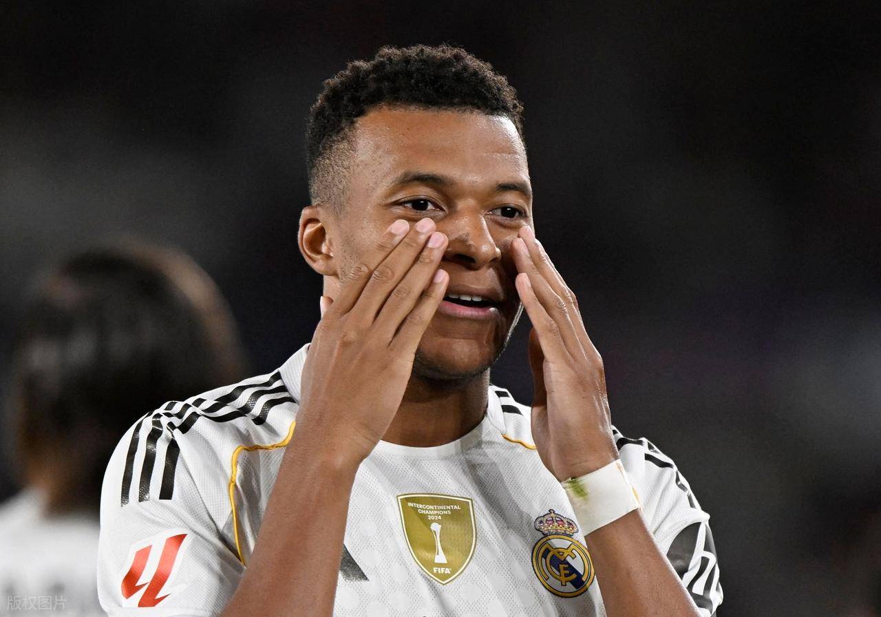 进球的喜悦, 亚尔在赢下, 在两名防守