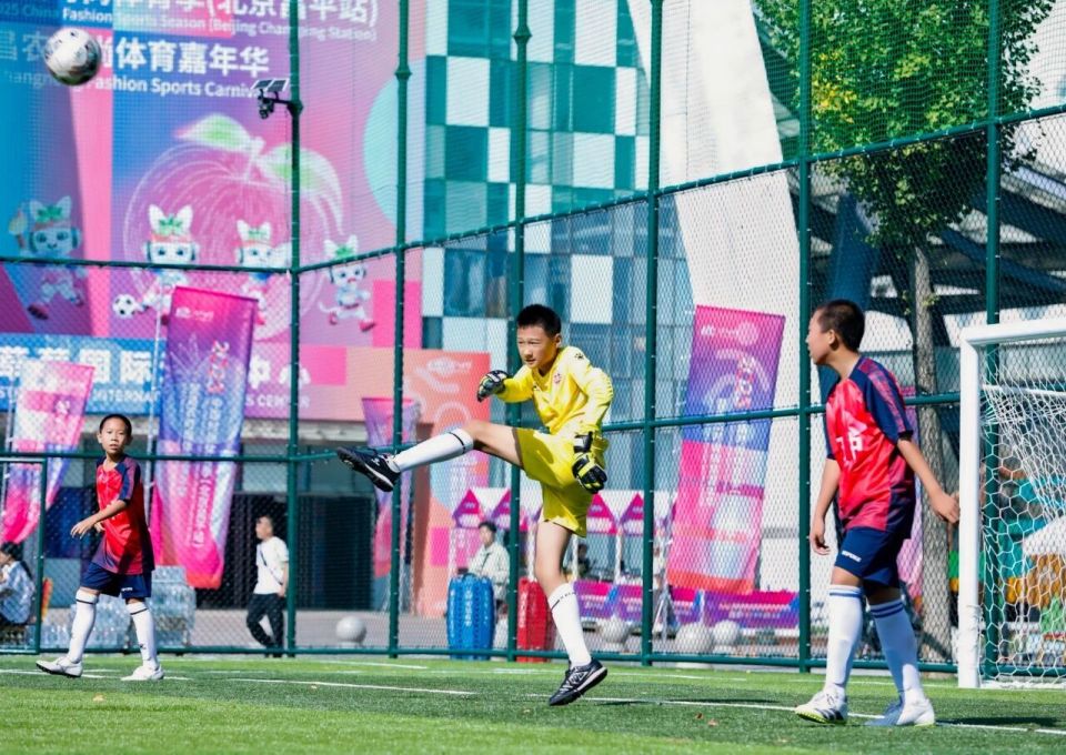 精神风貌, 全区的小球, 在绿茵场上