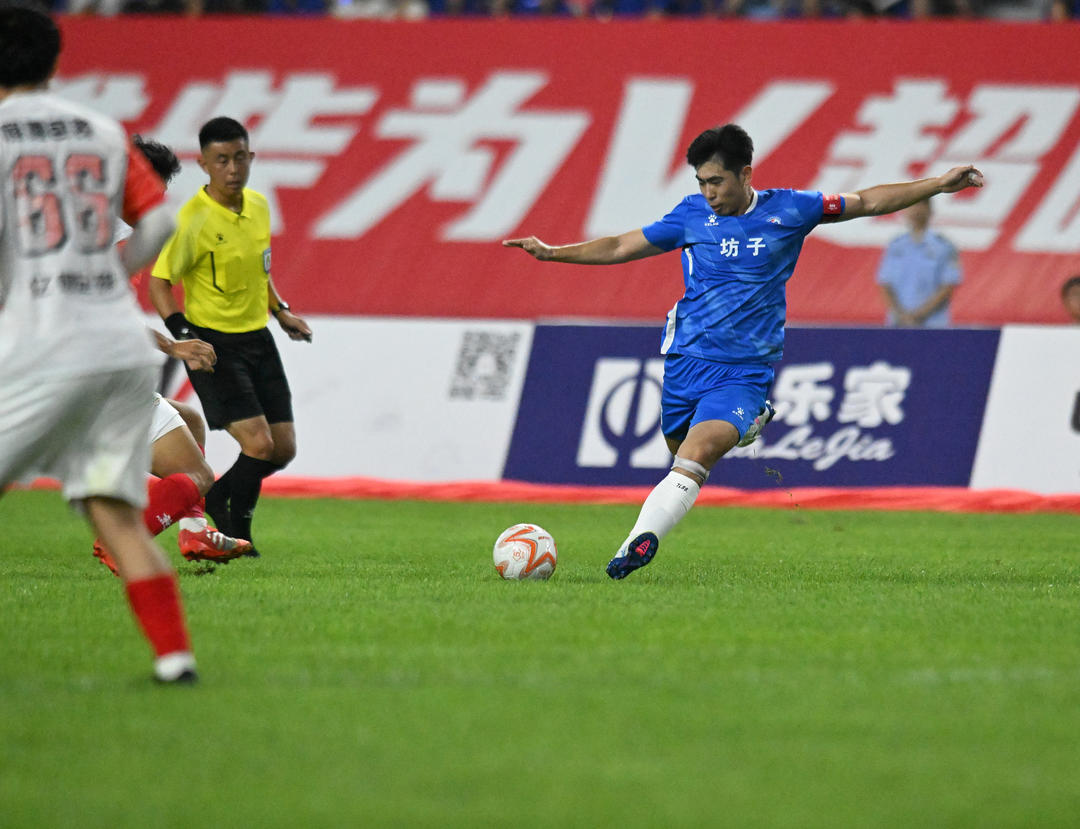 V超, 闭幕式上, 潍坊市足球