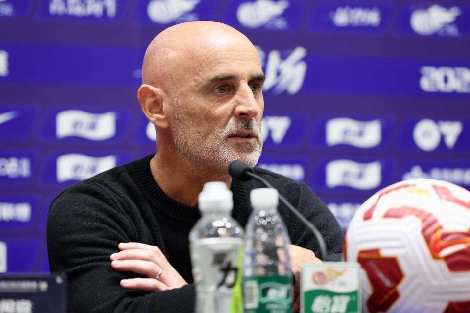 同时在上港, 球迷猜测这, 确认穆斯卡